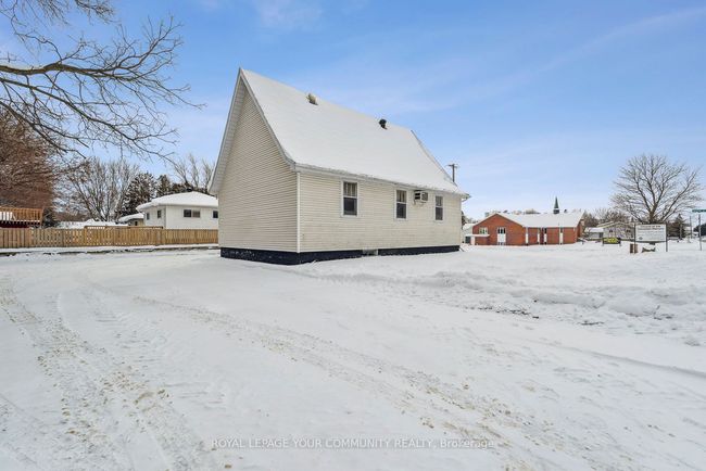 364 Regent St, Home with 0 bedrooms, 2 bathrooms and null parking in Orillia ON | Image 7