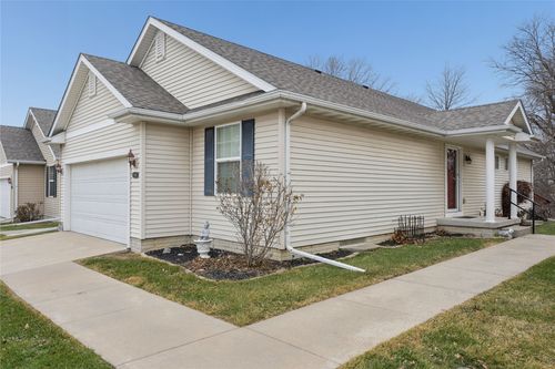 10015 N Glenstone Ct, Johnston, IA, 50131-2452 | Card Image