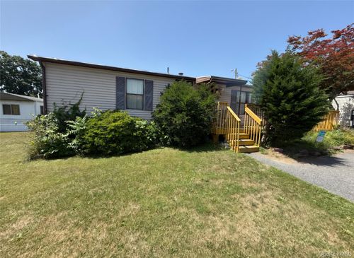 80-18 Square Hill Rd, New Windsor, NY, 12553-8425 | Card Image