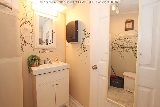 960 Grandview Rd, House other with 4 bedrooms, 3 bathrooms and null parking in Daniels WV | Image 40