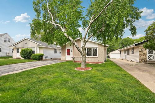 2109 N 113th Street, Wauwatosa, WI, 53226 | Card Image