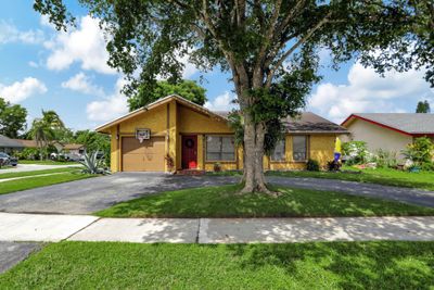 1411 Sw 82nd Ter, House other with 3 bedrooms, 2 bathrooms and null parking in North Lauderdale FL | Image 1