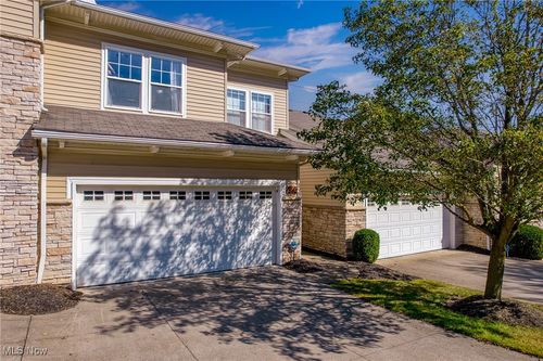 281 Crescent Ridge Dr, Seven Hills, OH, 44131-2438 | Card Image