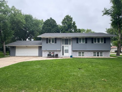 407 Dogwood Ave, Marshall, MN, 56258-2414 | Card Image