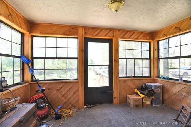 Enclosed front porch and MUD room. | Image 17