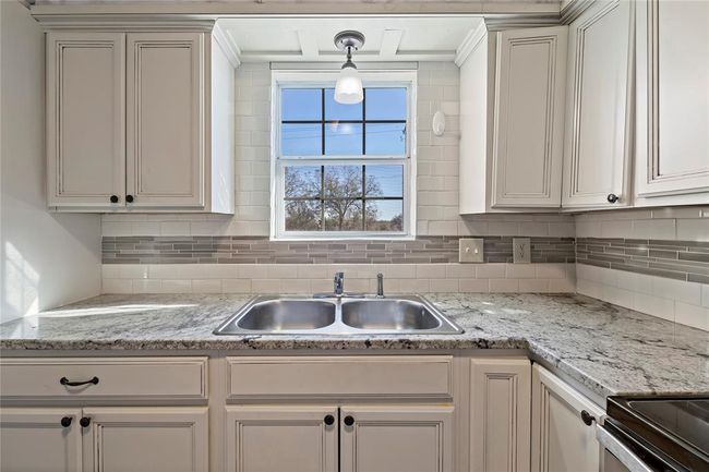 915 E Hanna St, House other with 3 bedrooms, 2 bathrooms and 2 parking in Calvert TX | Image 19