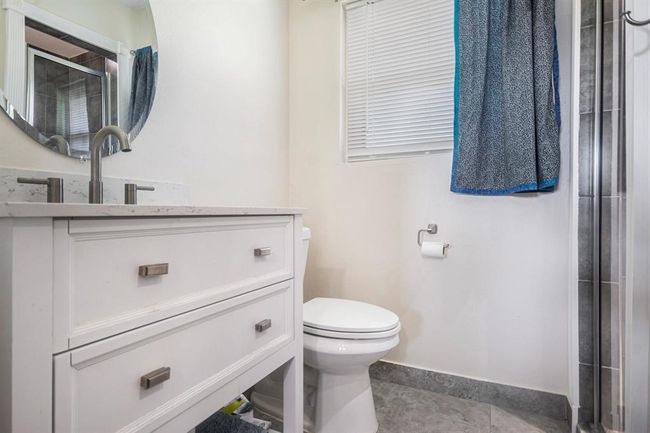 Updated En-Suite Bath with Walk-In Shower | Image 18
