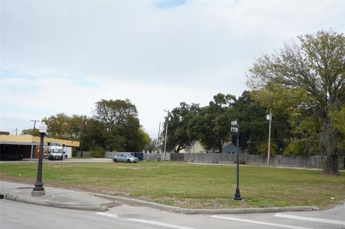802 9th Ave N, Texas City, TX, 77590-7485 | Card Image