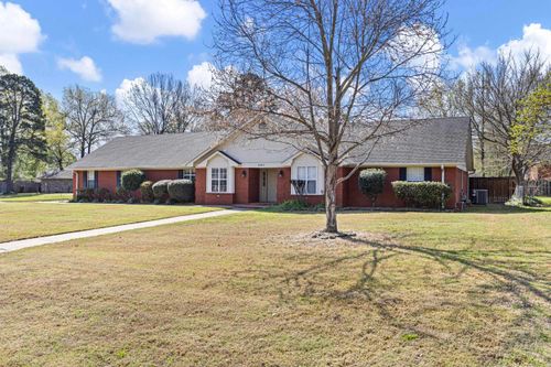 2303 W 5th St, Russellville, AR, 72801-5540 | Card Image