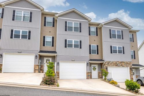 234 Red Oak Ln, Morgantown, WV, 26501-1812 | Card Image