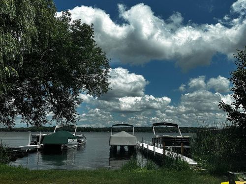 1823 W Shore Drive, Delafield, WI, 53018 | Card Image