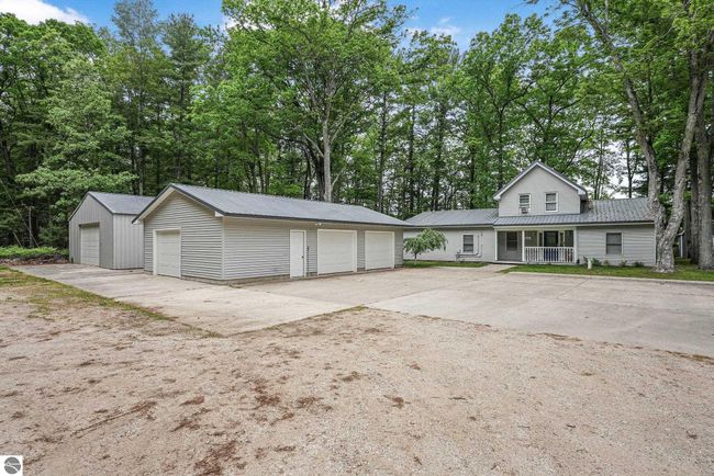 6836 Aarwood Trl Nw, House other with 4 bedrooms, 2 bathrooms and null parking in Rapid City MI | Image 61