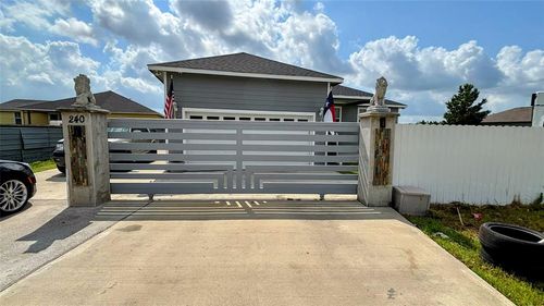 240 Road 5109, Cleveland, TX, 77327-0042 | Card Image