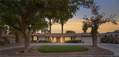 3689 N Rosecrest Cir, Las Vegas, NV, 89121-4933 | Card Image