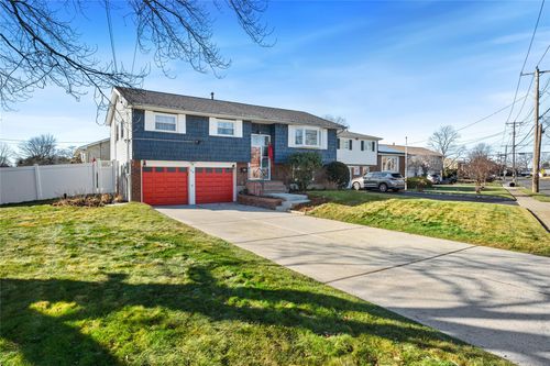 450 Woods Rd, North Babylon, NY, 11703-1013 | Card Image