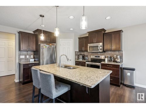 17107 78 St Nw, Edmonton, AB, T5Z0E6 | Card Image