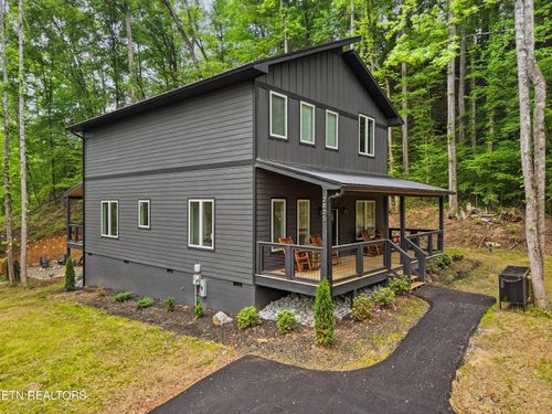 2825 Whisper Creek Ln, Sevierville, TN, 37862-7884 | Card Image