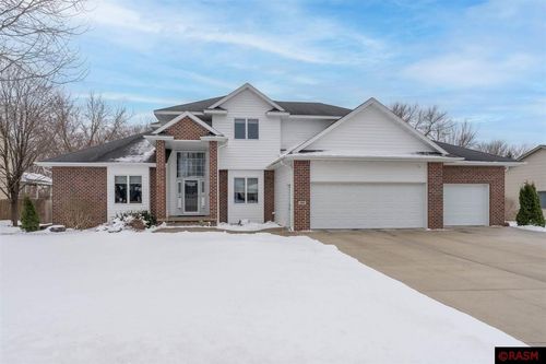 109 South Brook Circle, Mankato, MN, 56001 | Card Image