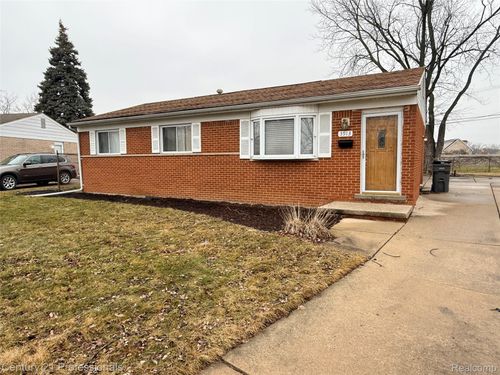 3913 Farnum St, Inkster, MI, 48141-2756 | Card Image