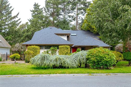 3910 Gibson Crt, Saanich, BC, V8N6E2 | Card Image