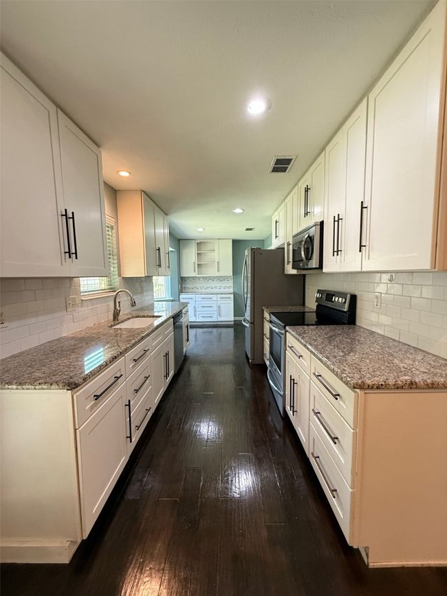1502 Robin St, House other with 3 bedrooms, 2 bathrooms and null parking in Mineola TX | Image 16