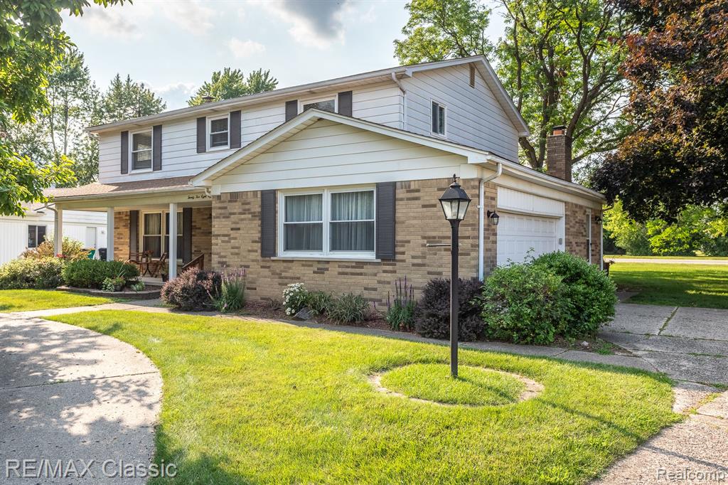 Branchaster Rd, Farmington Hills, MI 48336