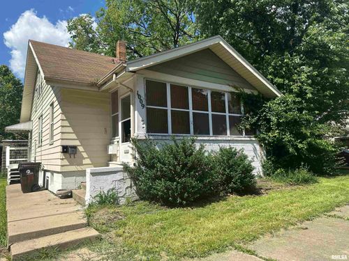 1009 W Armstrong Ave, Peoria, IL, 61606-2104 | Card Image