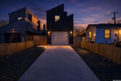1906 E Crockett St, San Antonio, TX, 78202-3111 | Card Image