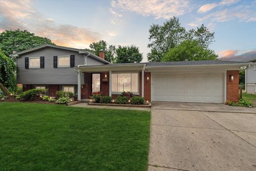 20955 Robinwood St, Farmington, MI, 48336-5076 | Card Image