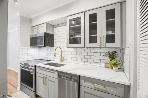 apt-b8-2350 State Route 10, Morris Plains, NJ, 07950-1219 | Card Image