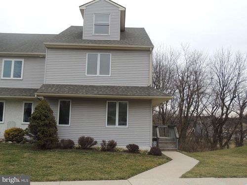 404-404 Pinebrooke Cir, DOWNINGTOWN, PA, 19335-4910 | Card Image