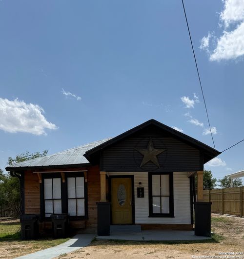 602 W Alamo St, Carrizo Springs, TX, 78834-3124 | Card Image
