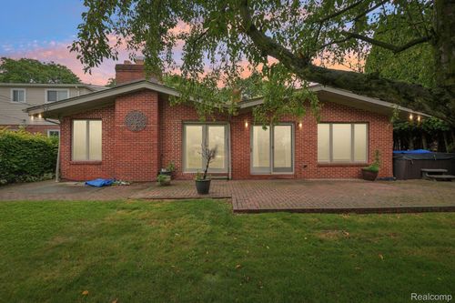 23233 Robert John St, Saint Clair Shores, MI, 48080-2608 | Card Image