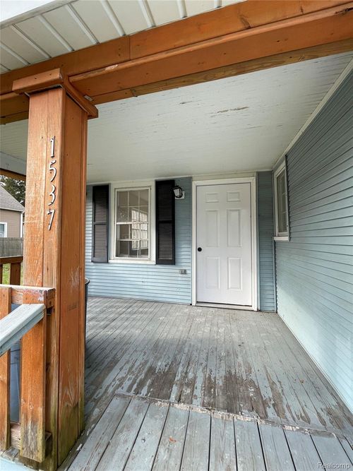 1537 Bay St, Saginaw, MI, 48602-3906 | Card Image