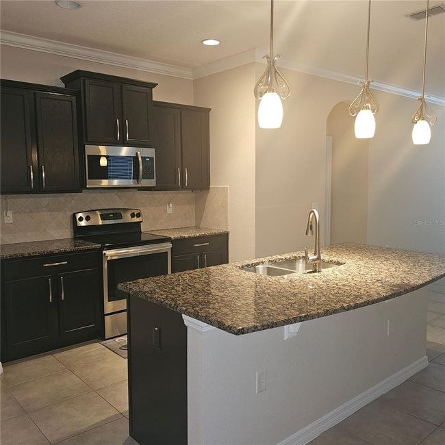 1942 Commander Way, House other with 3 bedrooms, 3 bathrooms and null parking in KISSIMMEE FL | Image 4