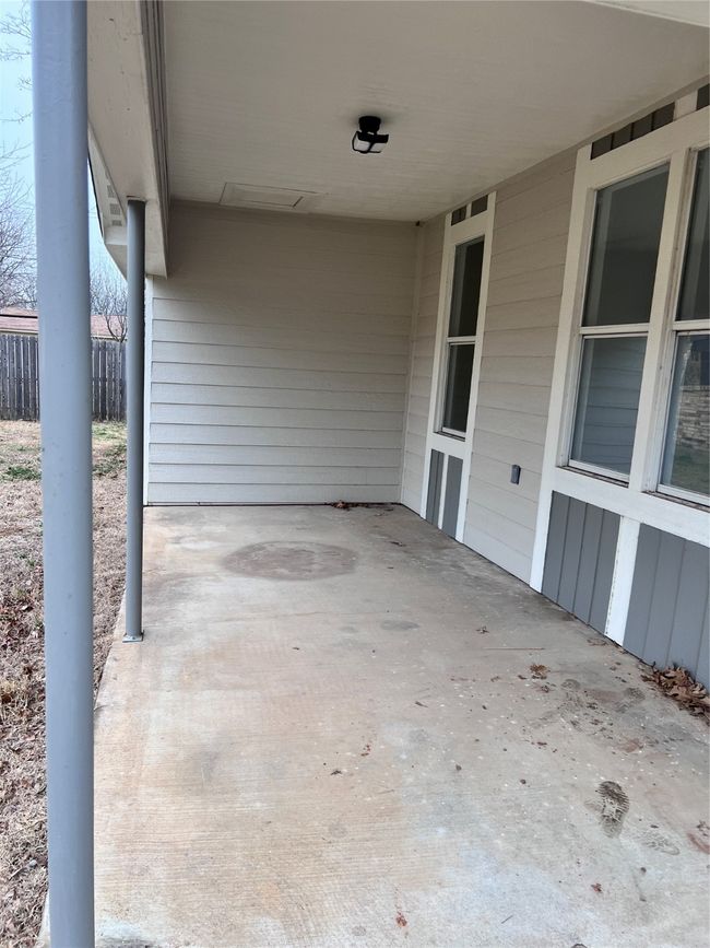 828 Indiana St, House other with 3 bedrooms, 2 bathrooms and null parking in Graham TX | Image 14