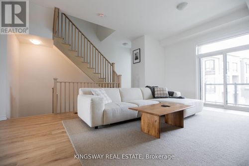 27 Paradox Street, Vaughan (Elder Mills), ON, L4L1A7 | Card Image