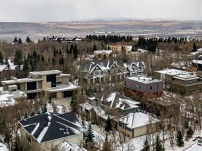 34 Posthill Dr Sw, House detached with 6 bedrooms, 3 bathrooms and 7 parking in Calgary AB | Image 50