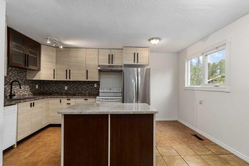 156 Rock Bay, Fort Mcmurray, AB, T9K1B2 | Card Image