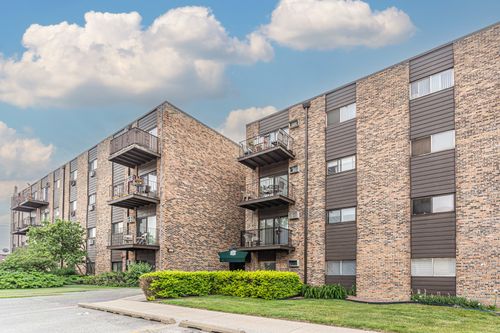 208-8905 Knight Ave, Des Plaines, IL, 60016-5549 | Card Image
