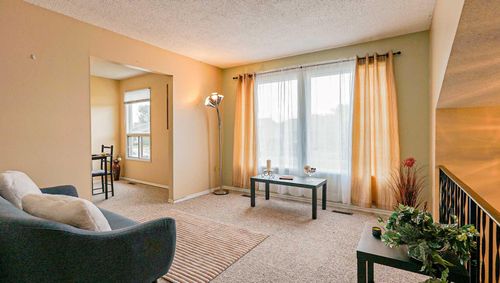 90 Simpson Cres Se, Medicine Hat, AB, T1B2R9 | Card Image