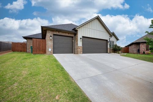 8917 Brian Ln, Yukon, OK, 73099-8095 | Card Image