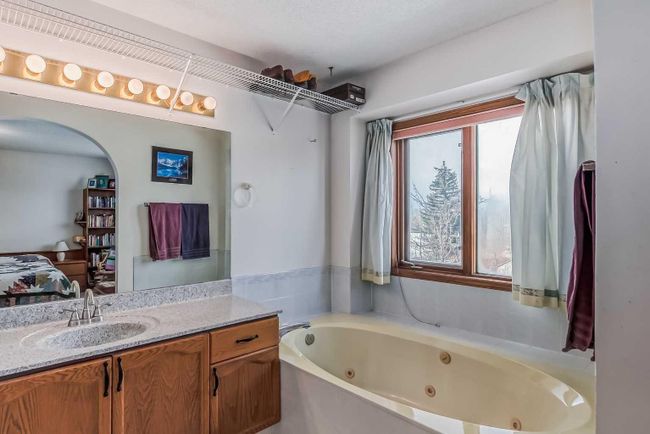 109 Hawkhill Road Nw, Home with 3 bedrooms, 3 bathrooms and 4 parking in Calgary AB | Image 22