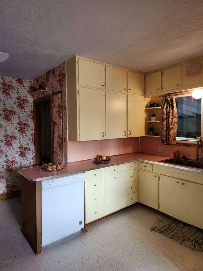 221 Center Avenue Ne, House other with 3 bedrooms, 2 bathrooms and 5 parking in Milk River AB | Image 5