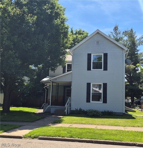 1029 E Main St, Coshocton, OH, 43812-1720 | Card Image