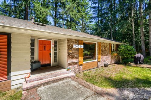 24714 Se Mirrormont Way, Issaquah, WA, 98027-8329 | Card Image