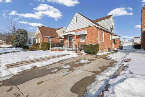 8311 Little Neck Pkwy, Glen Oaks, NY, 11004-1624 | Card Image