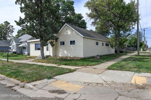 45 9th Ave W, Dickinson, ND, 58601-4825 | Card Image