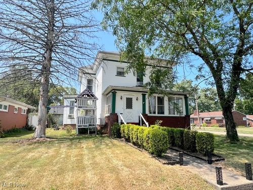 934 Parrish St, Uhrichsville, OH, 44683-1446 | Card Image