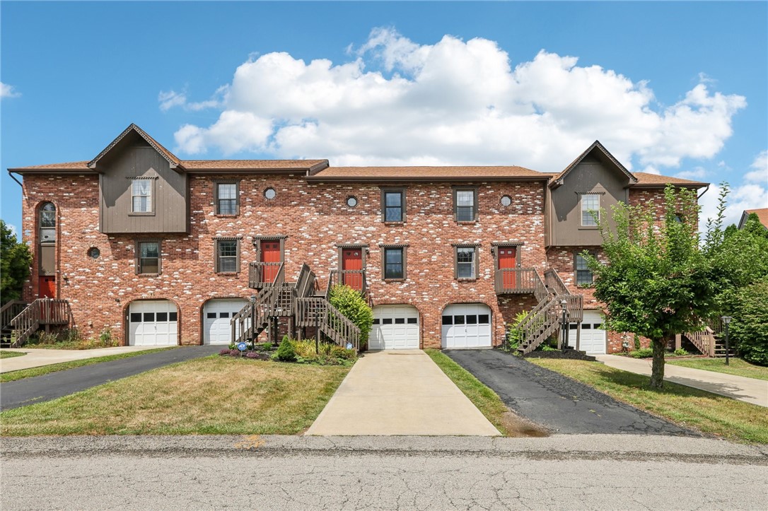 Sunset Cir, Cranberry Township, PA 16066